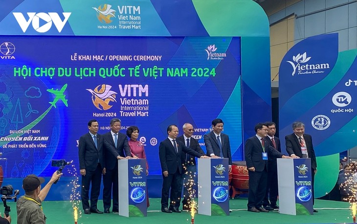 Unos 80.000 visitantes participan en Feria Internacional de Turismo de Vietnam - ảnh 1