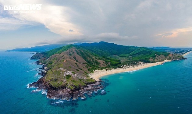 El espectacular acantilado de Hoai Hai en Binh Dinh atrae a viajeros - ảnh 6