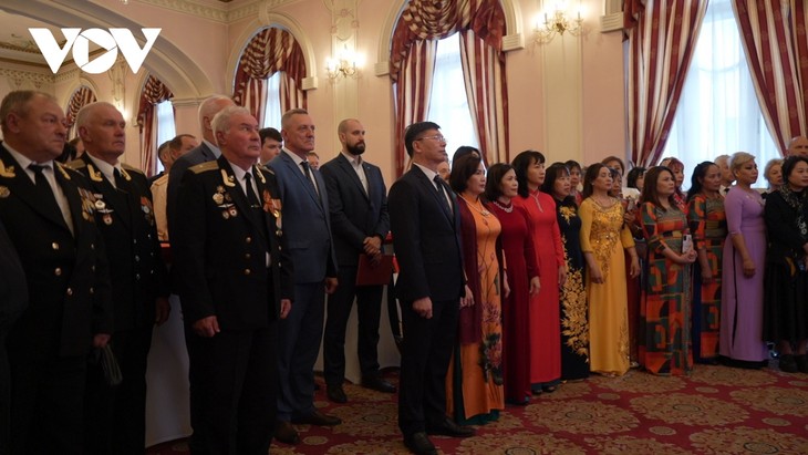 Conmemoran centenario de la llegada del presidente Ho Chi Minh a Vladivostok - ảnh 1