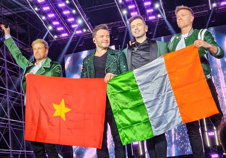 Westlife y grupos musicales internacionales famosos que realizaron giras por Vietnam - ảnh 3