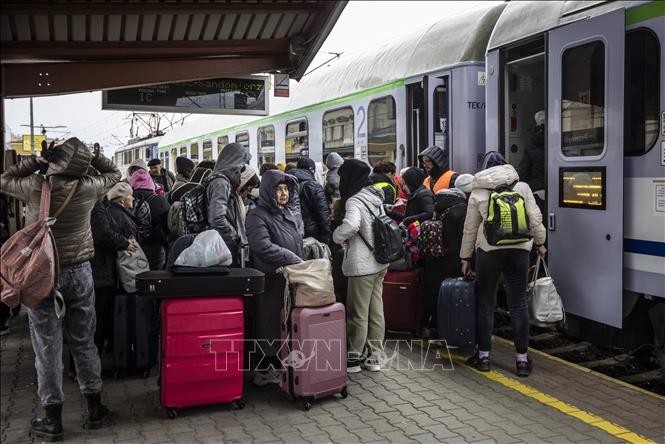 La UE extiende protección temporal para refugiados ucranianos hasta marzo de 2026 - ảnh 1