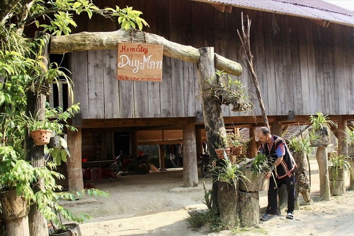 Vi Ro Ngheo, antigua aldea en medio de bosques de flores - ảnh 2