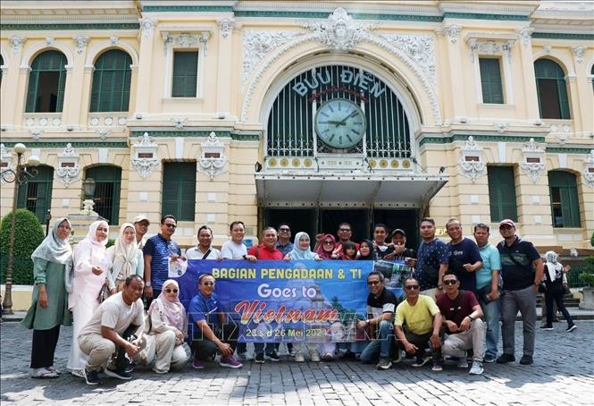 En aumento número de turistas internacionales a Vietnam - ảnh 1