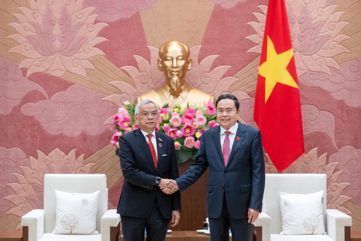 Titular del Parlamento recibe al vicepresidente de la Asamblea Nacional de Laos - ảnh 1