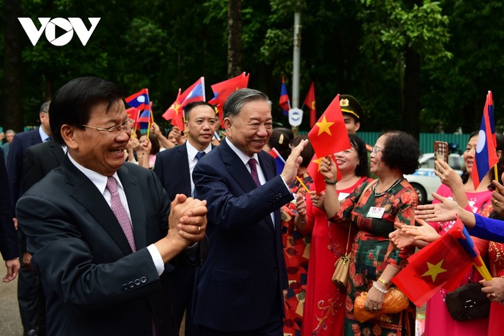 Ofrecen ceremonia de bienvenida al máximo líder de Laos  - ảnh 1