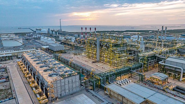 En marcha el primer complejo petroquímico integrado de Vietnam - ảnh 1