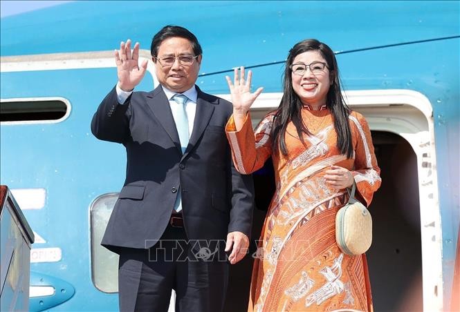 Finaliza gira del primer ministro de Vietnam por tres países del Golfo  - ảnh 1