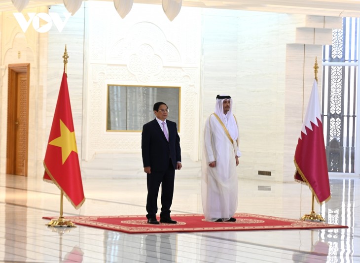 Vietnam y Qatar emiten comunicado conjunto  - ảnh 1