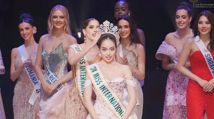 Primera belleza vietnamita se corona como Miss International 2024 - ảnh 1