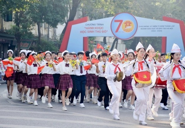 Marcha de los estudiantes de la capital - ảnh 9