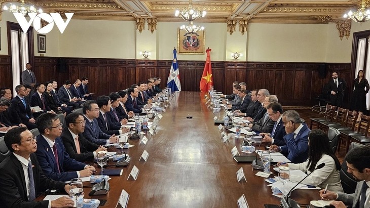 Premier vietnamita sostiene conversaciones con presidente de República Dominicana  - ảnh 1