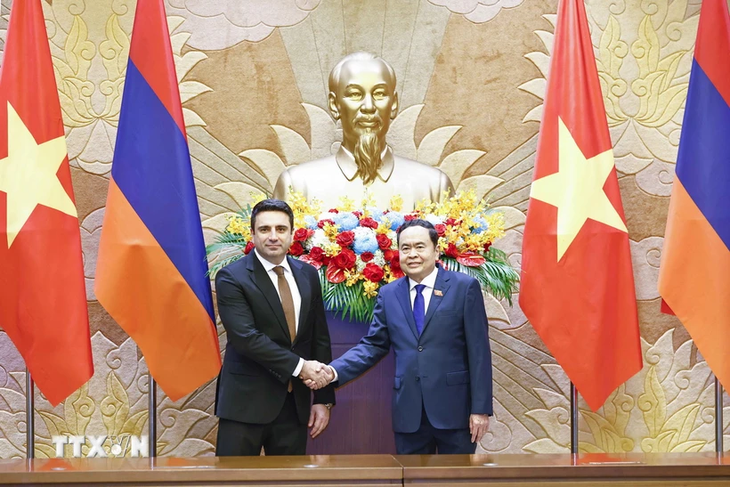 Titular del Parlamento armenio concluye su visita a Vietnam - ảnh 1