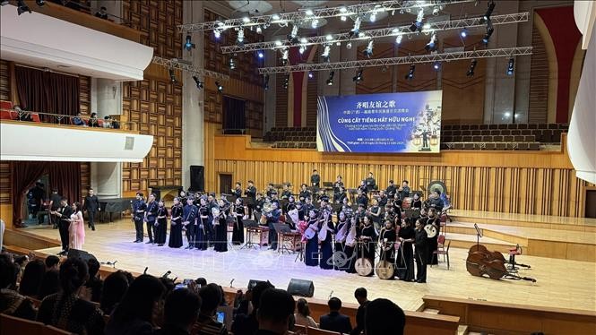 Música tradicional une a la juventud vietnamita y china - ảnh 1