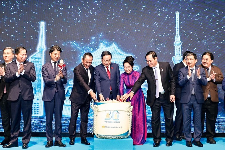 Celebran 30 aniversario de apertura de la ruta aérea directa Vietnam - Japón - ảnh 1