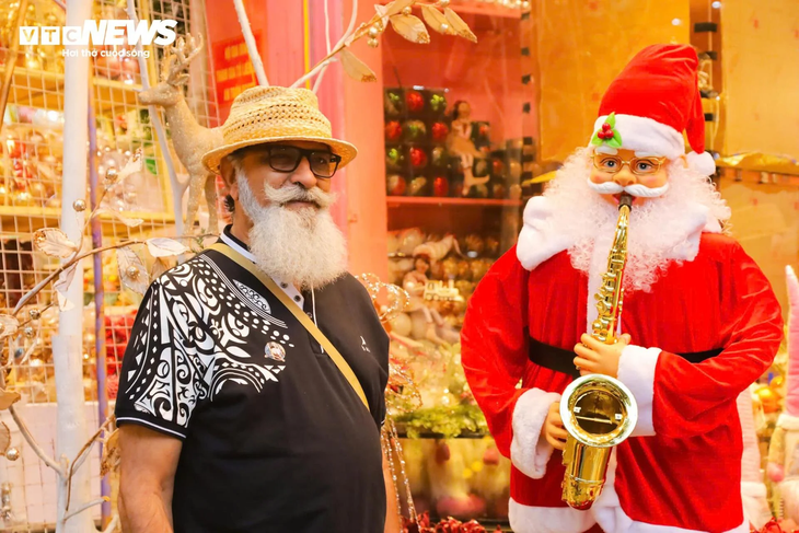 La calle Hang Ma se pone espléndida a medida que se acerca la Navidad - ảnh 11