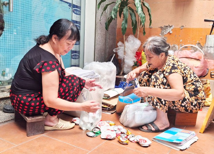 Do Thi Bang, una mujer hanoyense devota en actividades caritativas - ảnh 1