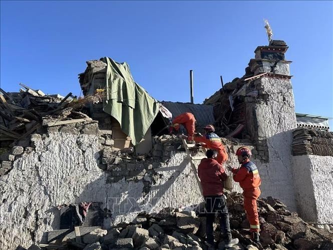 Líderes vietnamitas expresan solidaridad con China por devastador terremoto en el Tíbet - ảnh 1