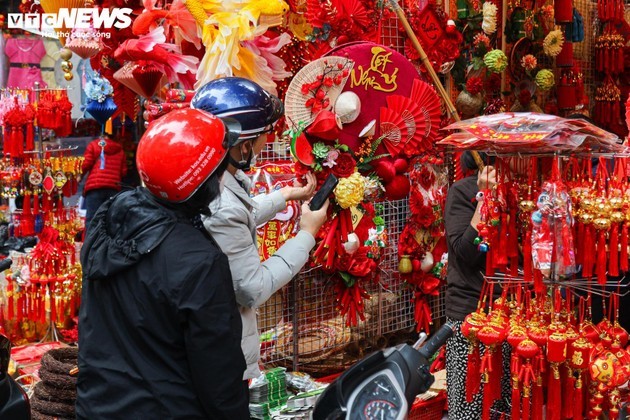 La calle Hang Ma se tiñe de rojo brillante por el Tet - ảnh 15