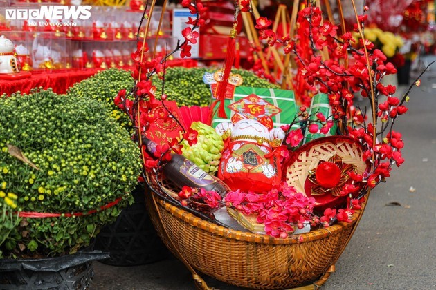 La calle Hang Ma se tiñe de rojo brillante por el Tet - ảnh 3