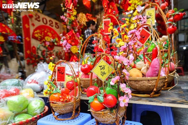 La calle Hang Ma se tiñe de rojo brillante por el Tet - ảnh 4