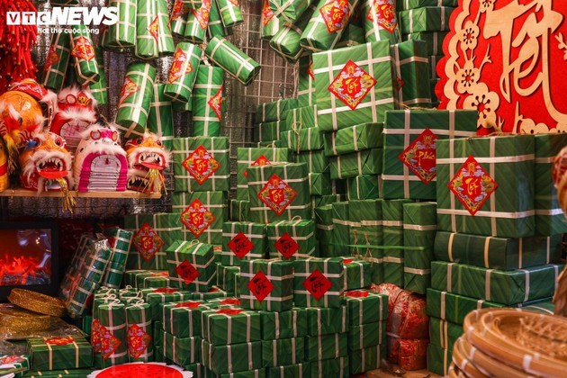 La calle Hang Ma se tiñe de rojo brillante por el Tet - ảnh 6