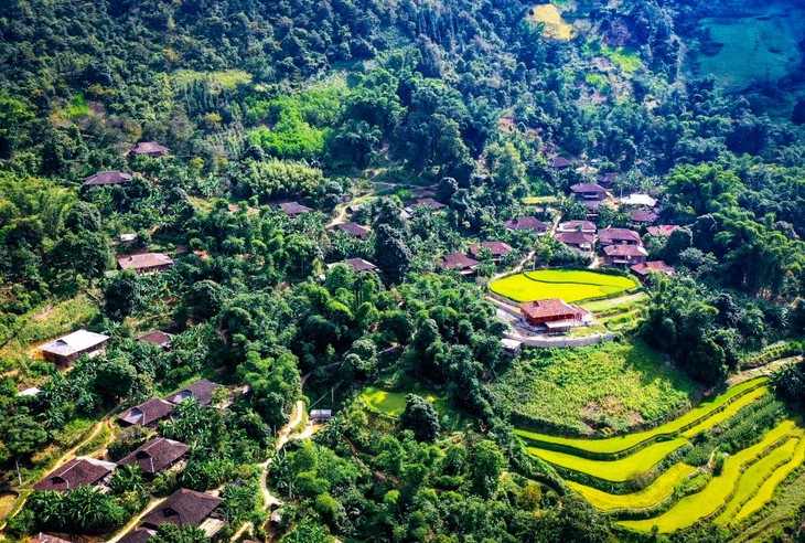 Khuoi Khon: un “buqué” en las tierras montañosas de Cao Bang - ảnh 1