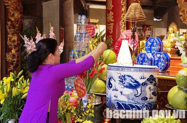 Ir a las pagodas a principios de año – un atributo cultural de los vietnamitas - ảnh 3