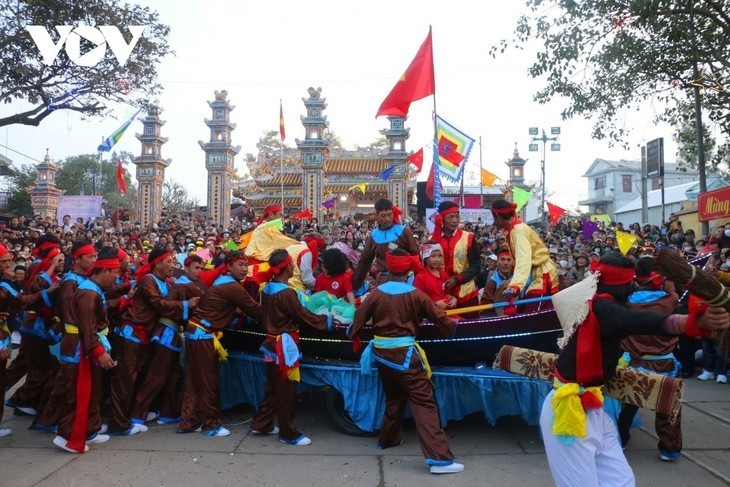 Festivales singulares en el primer mes lunar en Vietnam  - ảnh 12