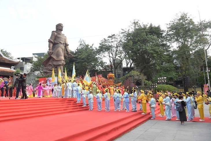 Festivales singulares en el primer mes lunar en Vietnam  - ảnh 1