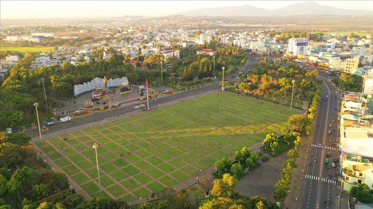 Plaza Dai Doan Ket en Gia Lai, símbolo de la unidad de las nacionalidades vietnamitas - ảnh 1