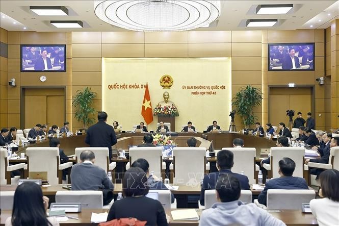 Acuerdan proponer al Parlamento vietnamita ajustar el crecimiento del PIB en 2025 al 8% o más - ảnh 1