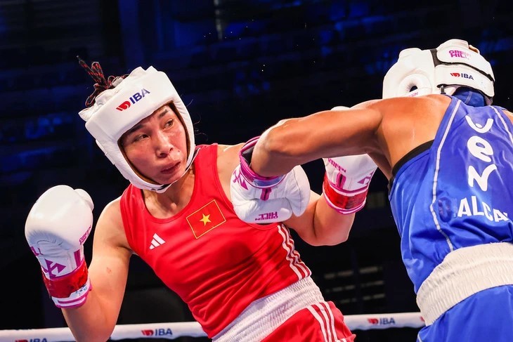 Ha Thi Linh gana la única medalla para Vietnam en Campeonato Mundial de Boxeo 2025 - ảnh 1