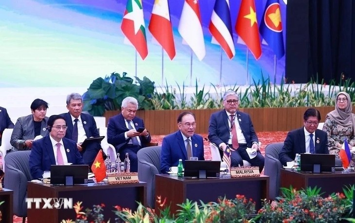 Premier de Vietnam sostiene reuniones importantes al margen de la 46.ª Cumbre de la ASEAN - ảnh 1