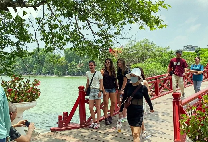 Vietnam recibió más de 9,2 millones de turistas foráneos en los primeros 5 meses de 2025  - ảnh 1