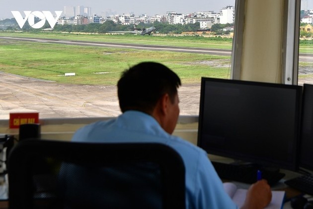 Aviones de transporte de la Fuerza Aérea de Vietnam ensayan vuelos en formación - ảnh 11