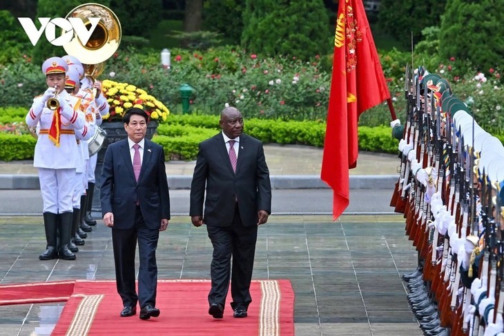 Presidente de Sudáfrica inicia visita oficial a Vietnam - ảnh 2