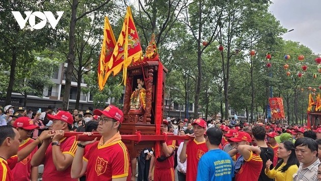 Un viaje de primavera por los sitios culturales sagrados de Vietnam - ảnh 17