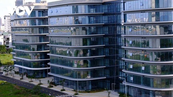 Centro Financiero Internacional en Da Nang concede certificados de membresía a 12 inversores - ảnh 1