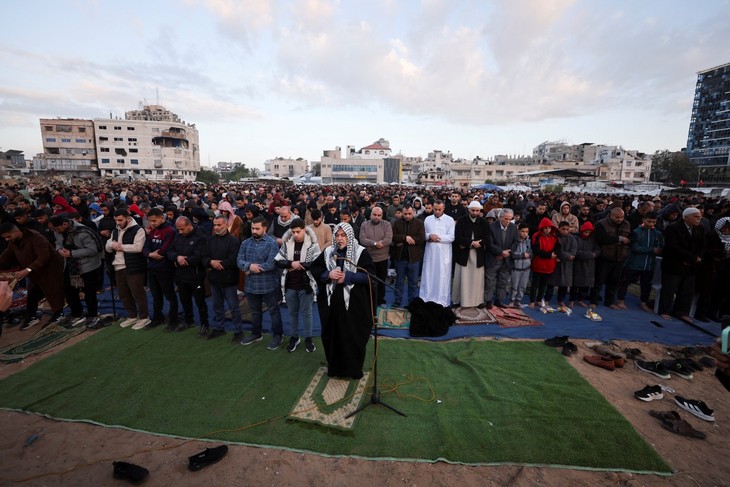 La población de Gaza celebra el Eid al-Fitr bajo estrictas restricciones de Israel - ảnh 1