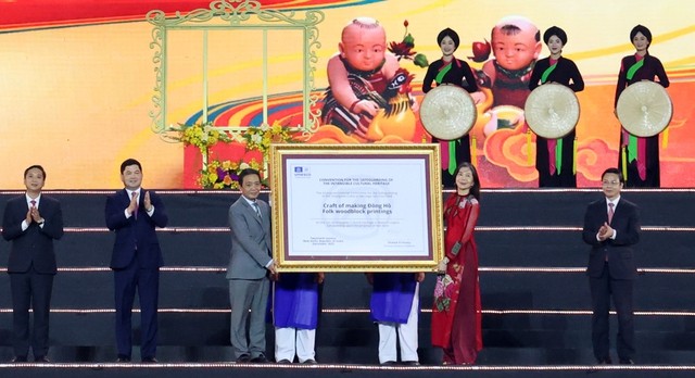 Bac Ninh recibe el reconocimiento de la UNESCO por la artesanía de pintura folclórica Dong Ho - ảnh 1