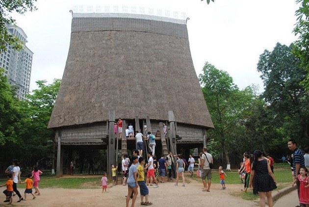 越南民族学博物馆获颁“2017年度越南一流旅游景点”称号 - ảnh 1