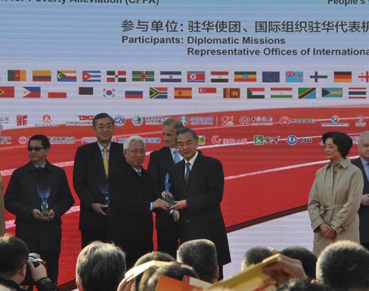 越南参加“大爱无国界“国际义卖活动并获得最佳风采奖 - ảnh 1