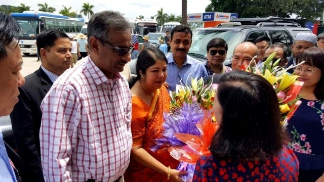 La présidente du Parlement bangladeshi visite la baie d’Halong - ảnh 1