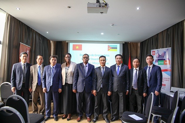 Rencontre entre entreprises vietnamiennes et mozambicaines   - ảnh 1