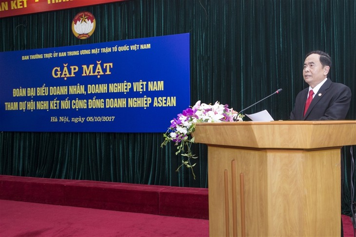   Tran Thanh Mân rencontre les entrepreneurs vietnamiens exemplaires  - ảnh 1