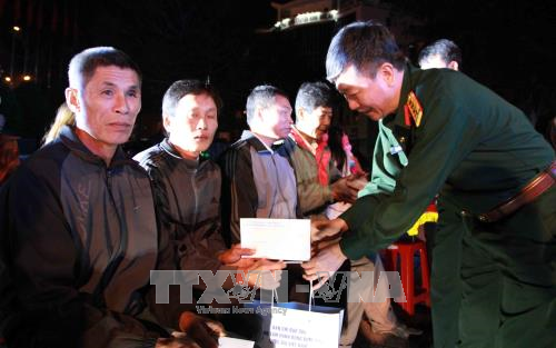 Dak Lak : remise de cadeaux aux victimes des bombes et des mines - ảnh 1