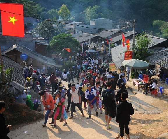 Ouverture de la fête du marché des amoureux de Khâu Vai - ảnh 1