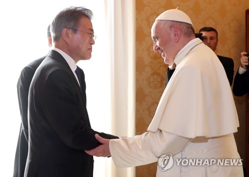 Moon Jae-In à une messe «pour la paix dans la péninsule coréenne»   - ảnh 1