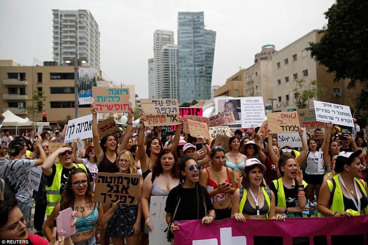 Contre les violences faites aux femmes, des manifestations pour faire entendre les victimes - ảnh 1