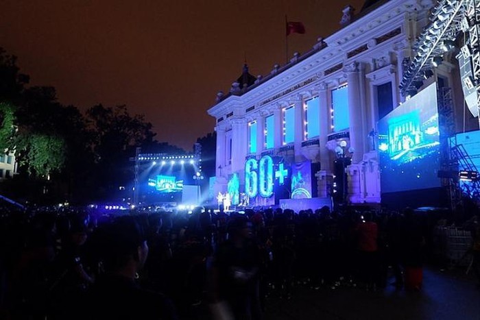 Le Vietnam éteint les lumières en écho à l’Heure de la Terre 2019 - ảnh 1